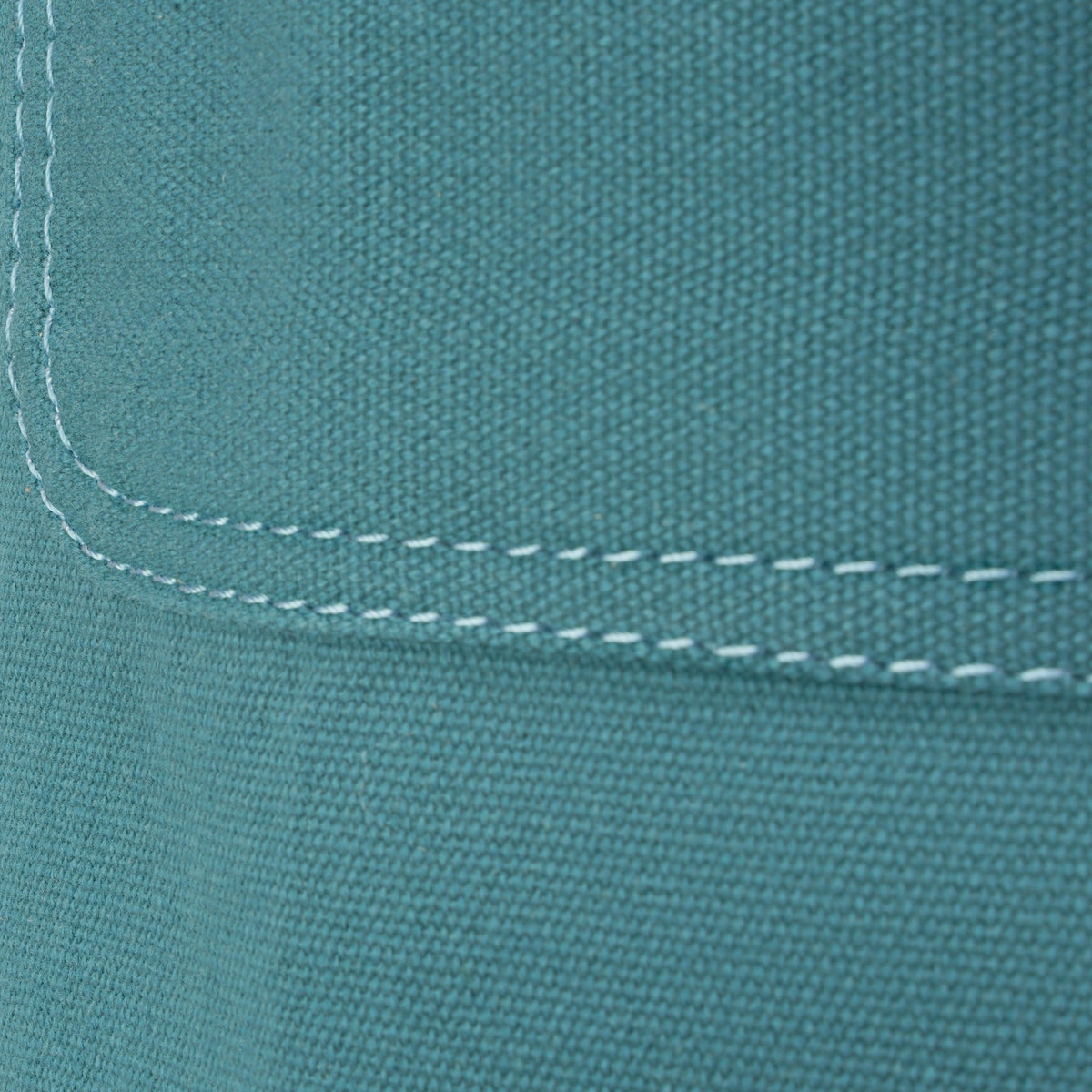 Canvas der Schürze in Türkis, Nahaufnahme mit Taschenkante und Naht